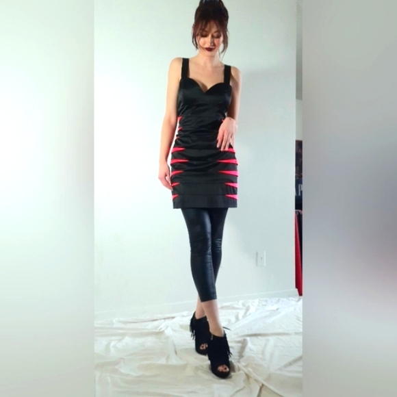 Funky elegant H&M dress in black & hot pink silk/satin, size 10 (40 EU) - Picture 3 of 8